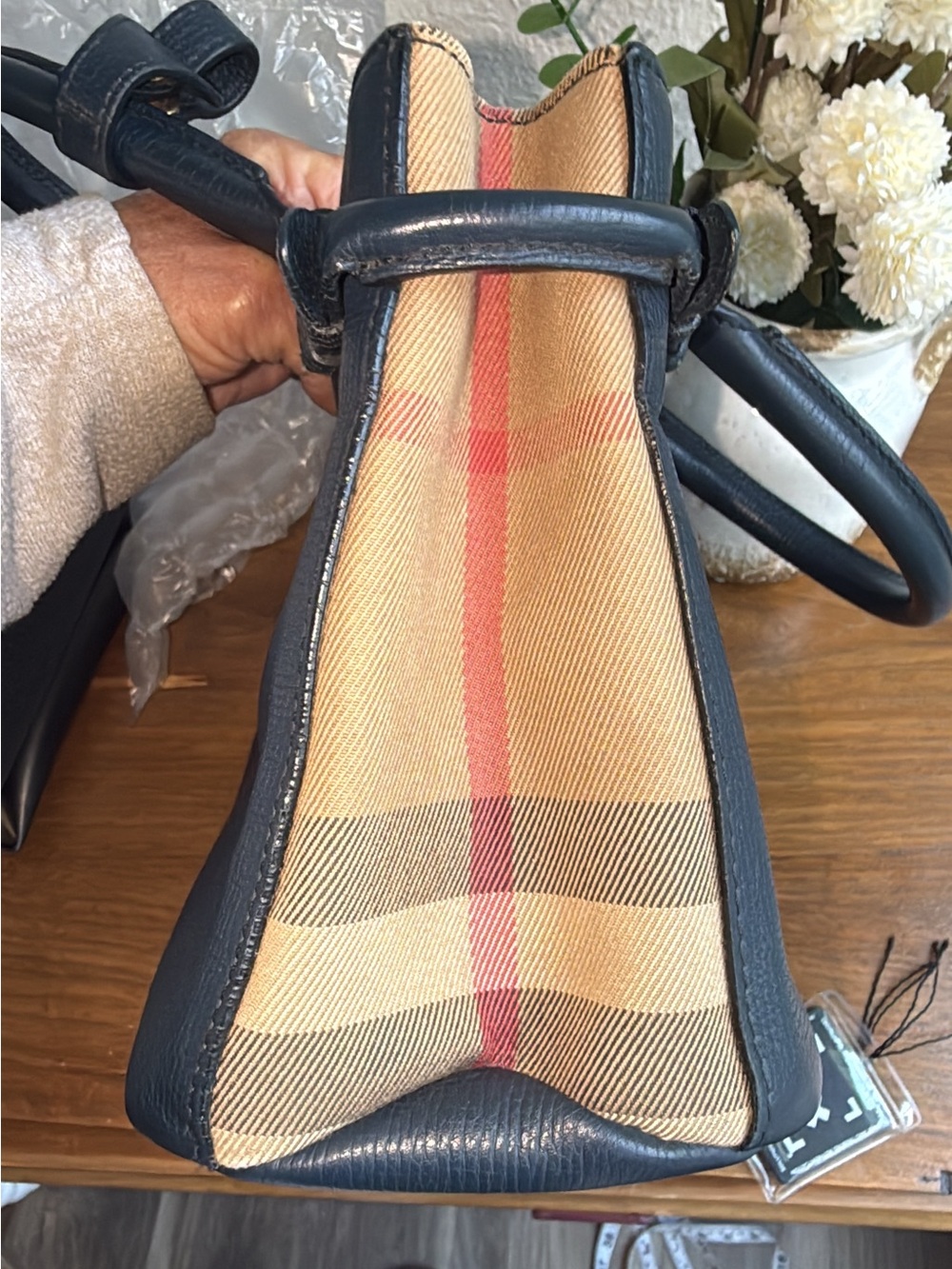 Burberry Black Leather Top-Handle Tote with Vintage Check Panels - Picture 12 of 16
